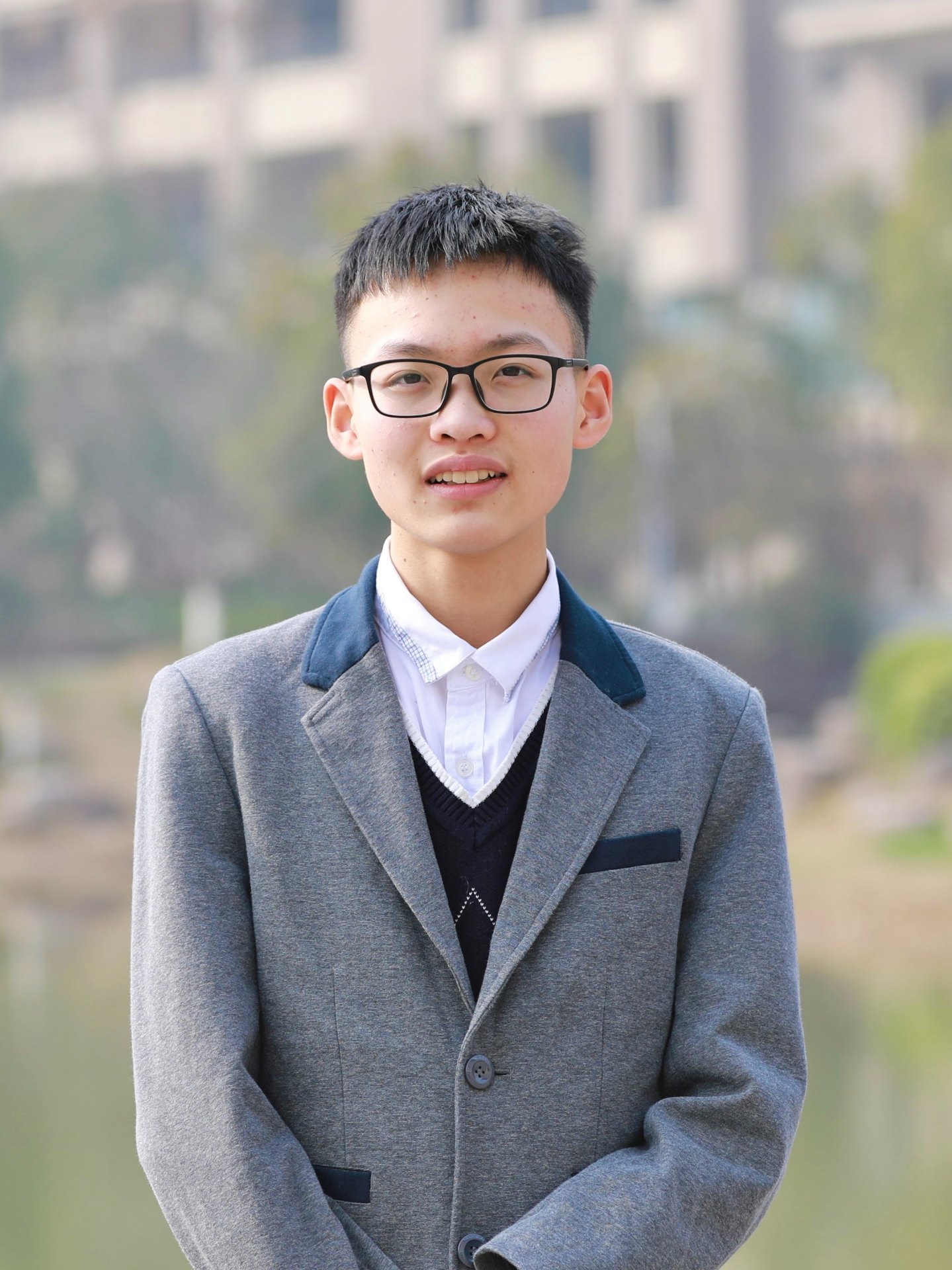 赵小强同学学子照片