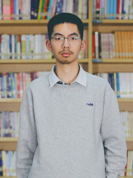 吴晨雨同学学子照片