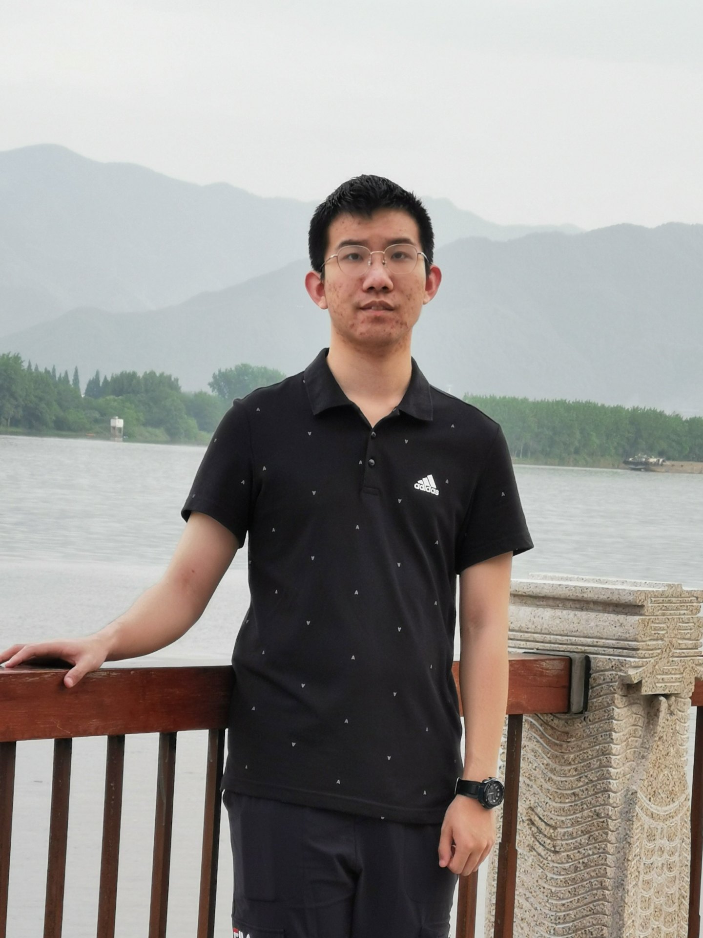 夏昊煜同学学子照片
